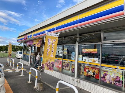 近くのコンビニまで650m（徒歩9分）