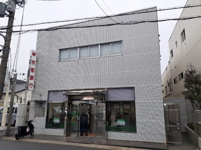 近くの銀行まで800m（徒歩10分）