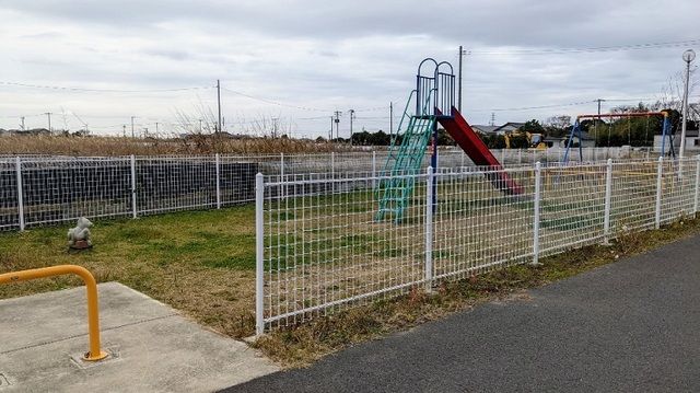 近くの公園まで350m（徒歩5分）