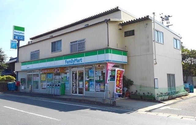 近くのファミリーマートまで1,200m(徒歩15分)