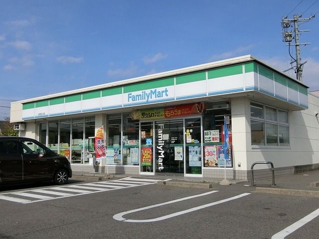 近くのコンビニまで516m（徒歩7分）