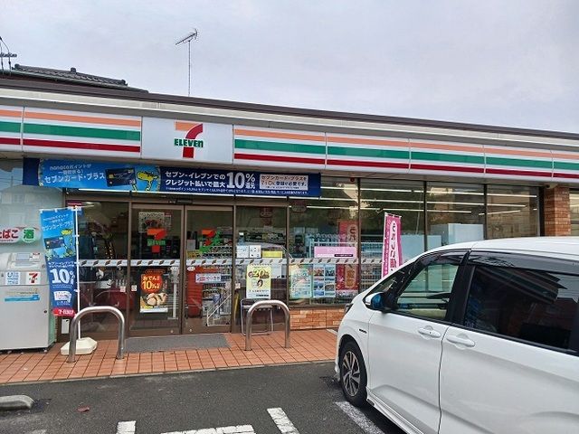 近くのコンビニまで500m（徒歩7分）