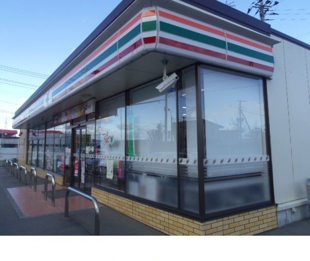 近くのコンビニまで1,100m（徒歩14分）