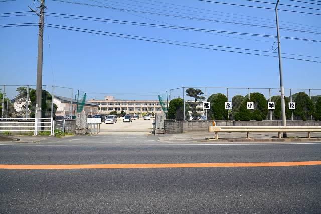 近くの小学校まで1,500m（徒歩19分）