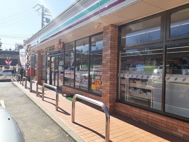 近くのコンビニまで550m（徒歩7分）