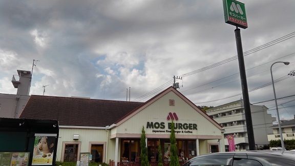 近くのモスバーガー横浜佐江戸店まで900m（徒歩12分）