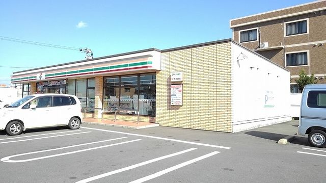 近くのコンビニまで750m（徒歩10分）