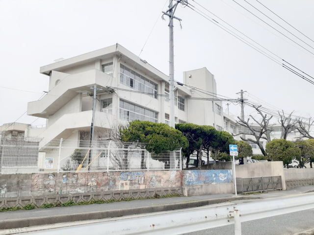 近くの小学校まで400m（徒歩5分）