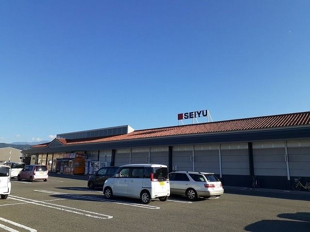 近くのスーパーまで790m（徒歩10分）