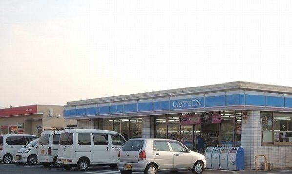 近くのローソン八雲東岩坂店まで850m（徒歩11分）