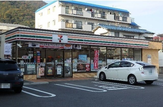 近くのセブンイレブンまで62m（徒歩1分）
