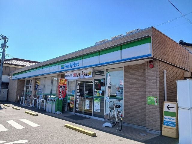 近くのファミリーマート常滑保示町店まで450m(徒歩6分)