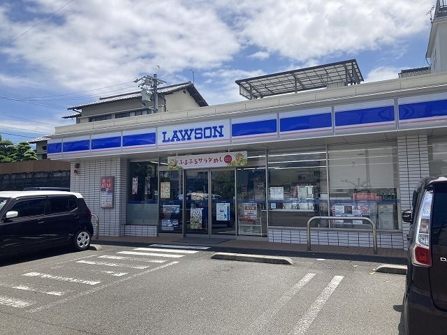 近くのコンビニまで500m（徒歩7分）