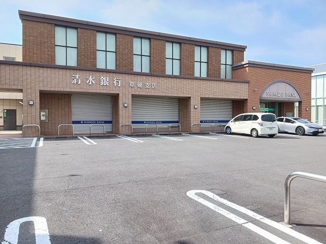 近くの銀行まで500m（徒歩7分）