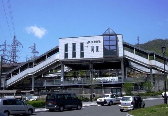 近くの駅まで2,800m（徒歩35分）