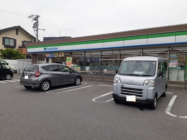 近くのコンビニまで540m（徒歩7分）
