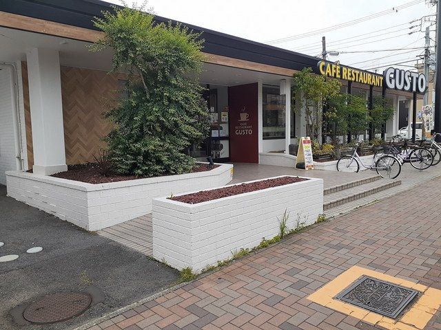 近くの飲食店まで850m（徒歩11分）