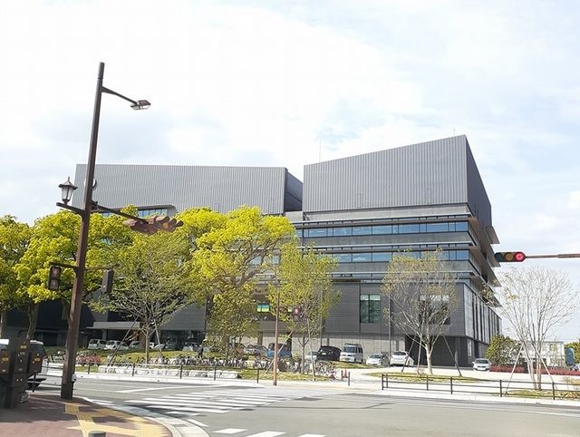 近くの八代市役所まで4,400m（徒歩55分）