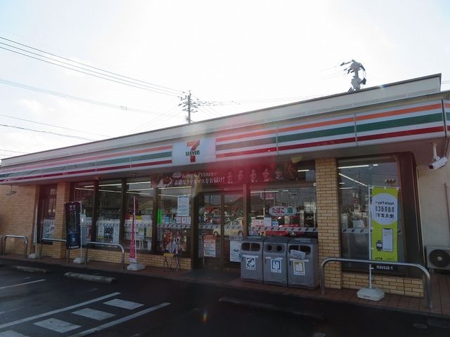 近くのセブンイレブン八代海士江町店まで450m(徒歩6分)