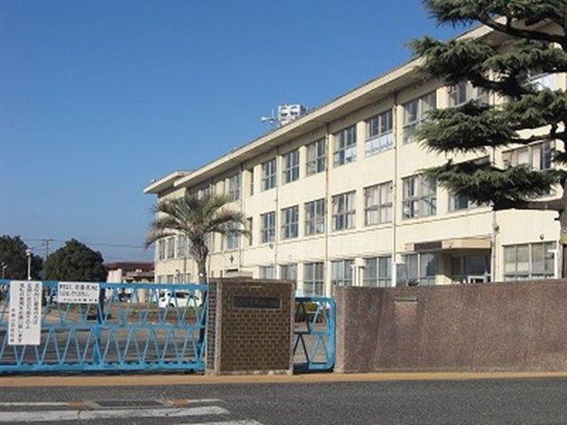 近くの中洲小学校まで450m(徒歩6分)