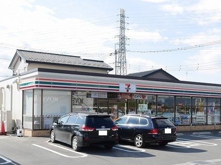近くのセブンイレブン南大類町店まで450m（徒歩6分）