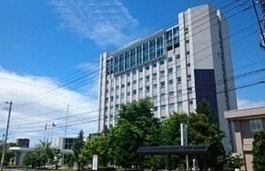 近くの滝川市役所まで1,300m（徒歩17分）