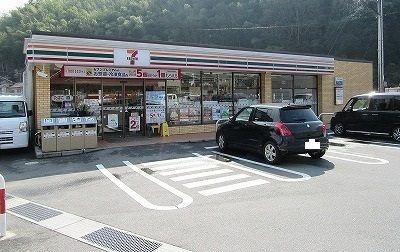 近くのセブンイレブンまで1,300m（徒歩17分）