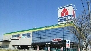 近くのヤマダ電機テックランド滝川店まで700m（徒歩9分）