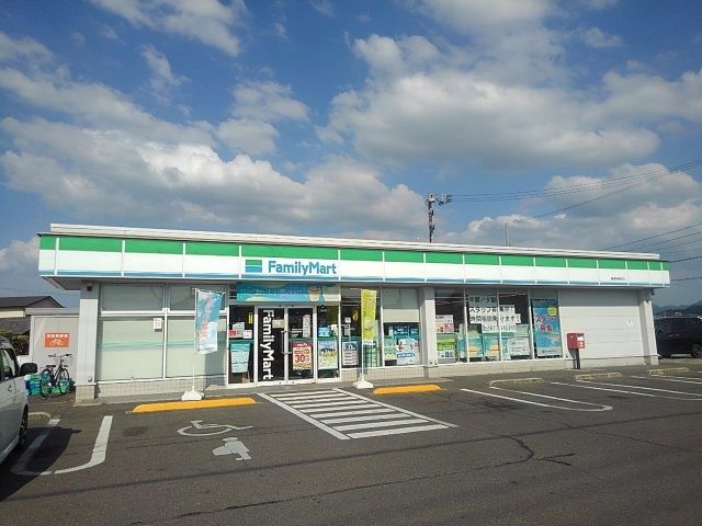 近くのコンビニまで550m（徒歩7分）