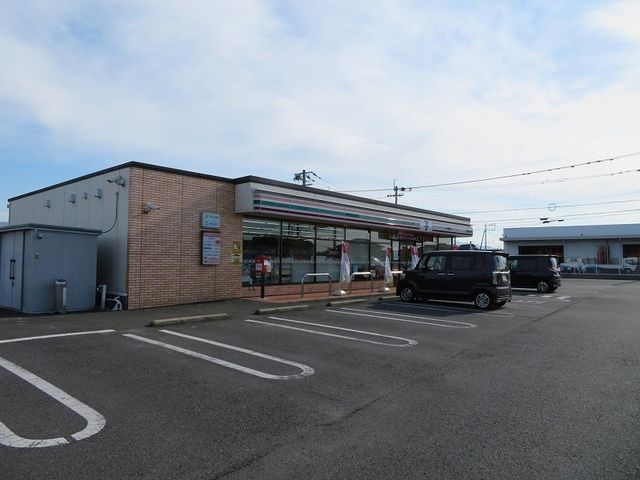 近くのセブンイレブン八代古閑浜店まで400m（徒歩5分）