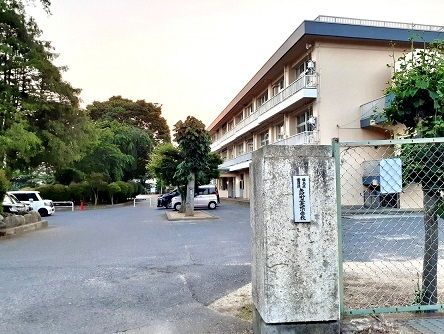 近くの矢吹町立矢吹小学校まで400m（徒歩5分）