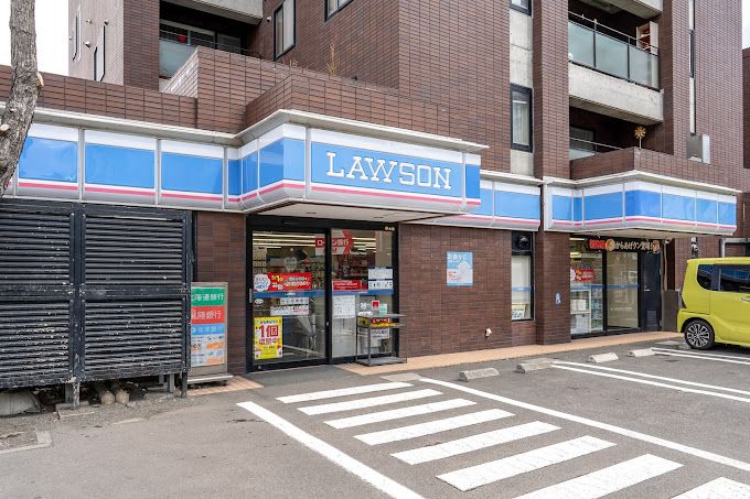 近くのコンビニまで350m（徒歩5分）