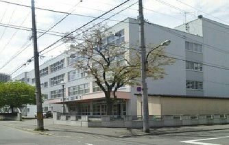 近くの小学校まで350m（徒歩5分）