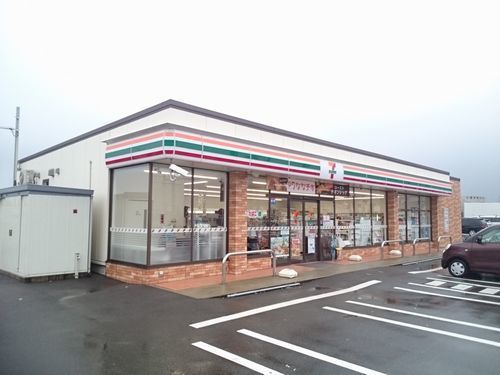 近くのセブンイレブン 福井県立大学まで650m（徒歩9分）