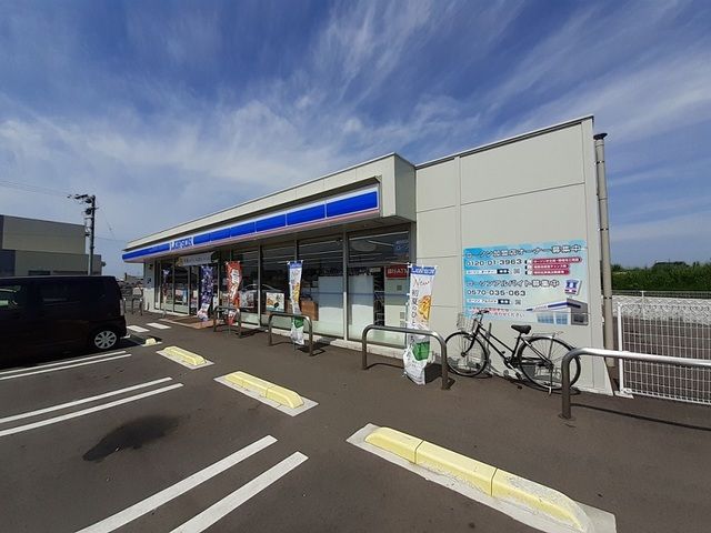 近くのコンビニまで700m（徒歩9分）