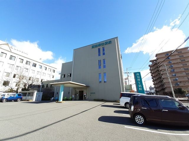 近くの高知厚生病院まで750m（徒歩10分）