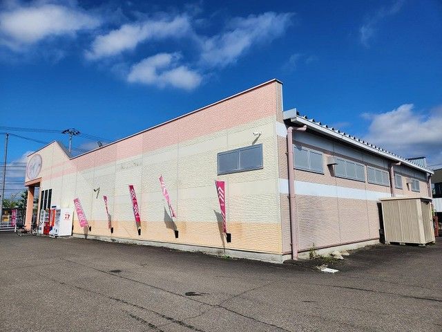 近くの施設まで1,100m（徒歩14分）
