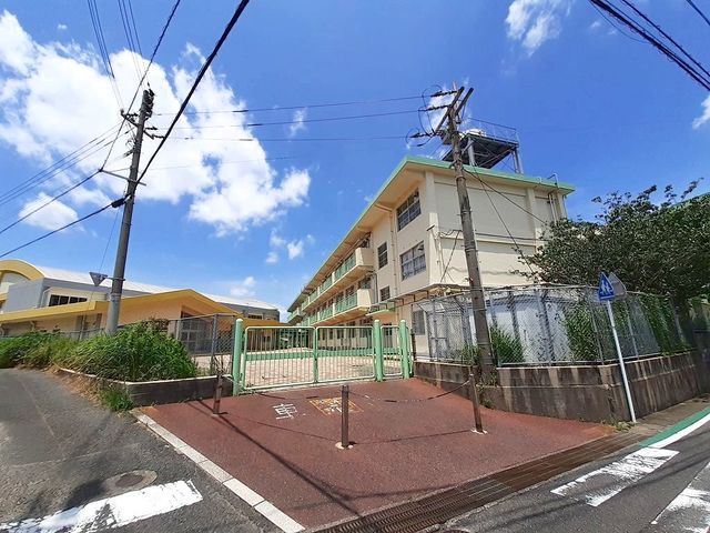 近くの北九州市立　横代小学校まで550m（徒歩7分）