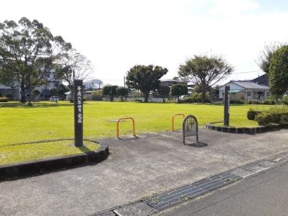 近くの中妻児童公園まで650m（徒歩9分）