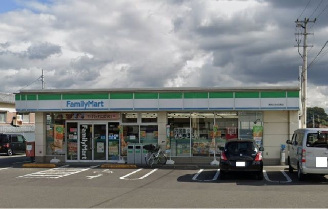 近くのコンビニまで750m（徒歩10分）