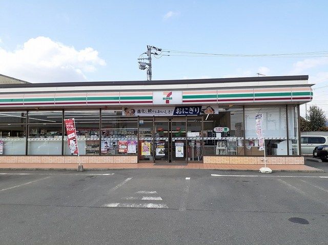 近くのセブンイレブン富岡店まで100m(徒歩2分)