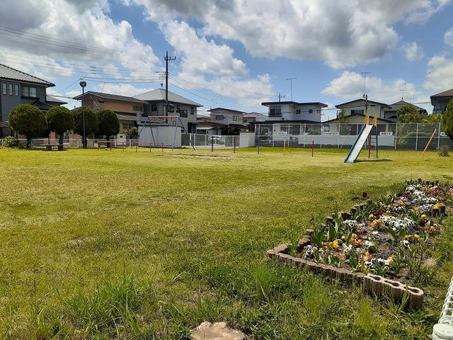 近くの公園まで62m（徒歩1分）