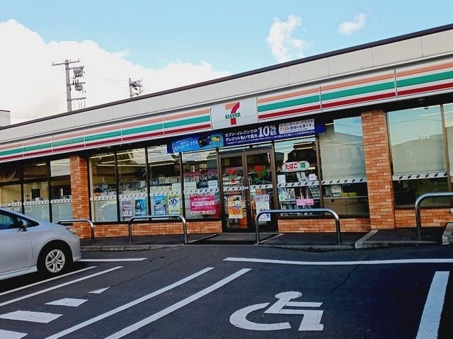 近くのセブンイレブン厚別南５丁目店まで600m（徒歩8分）
