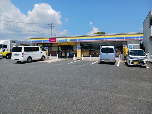 近くのミニストップ小郡上岩田店まで550m(徒歩7分)