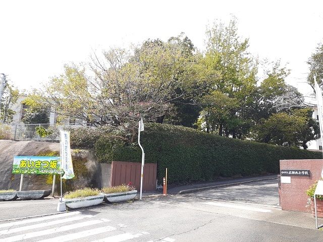 近くの宮崎市立広瀬北小学校まで1,400m（徒歩18分）