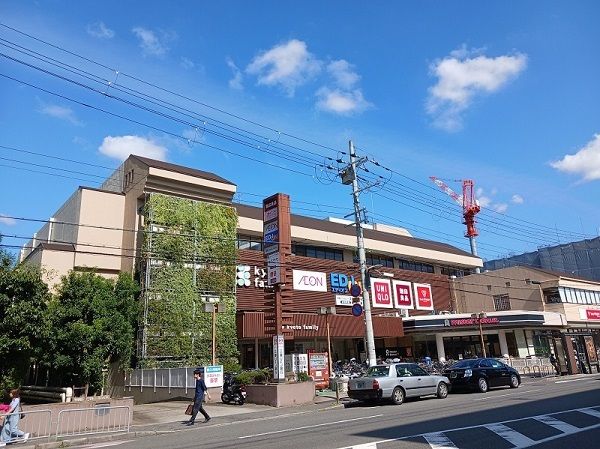 近くの京都ファミリーまで650m(徒歩9分)