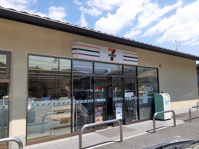 近くのコンビニまで170m（徒歩3分）