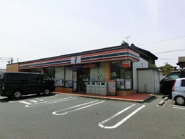 近くのセブンイレブンまで850m（徒歩11分）