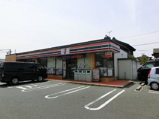 近くのコンビニまで200m（徒歩3分）