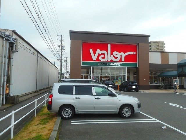 近くのバローまで400m（徒歩5分）